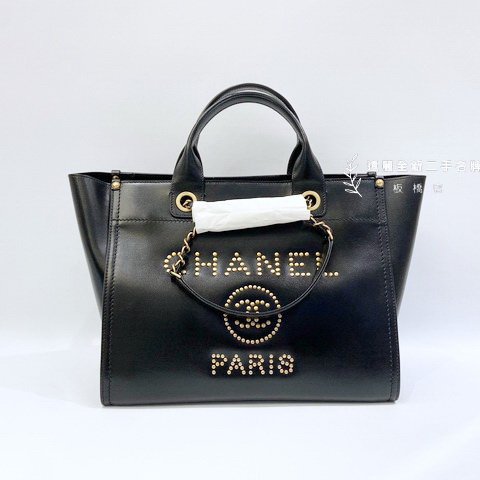 CHANEL Cabas黑荔枝皮鉚釘LOGO購物包A57069-1