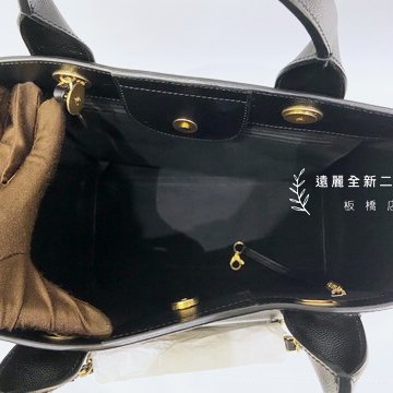 CHANEL Cabas黑荔枝皮鉚釘LOGO購物包A57069-6
