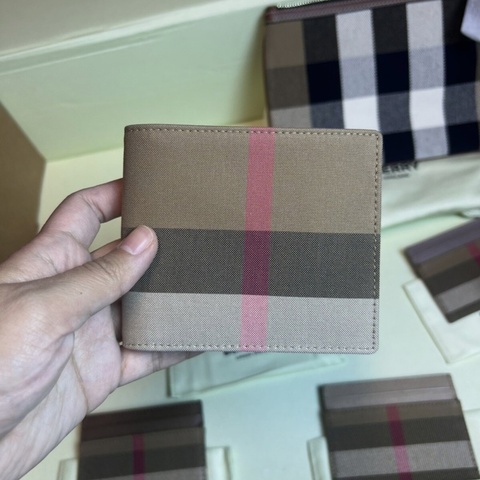 全新Burberry mens bifold wallet