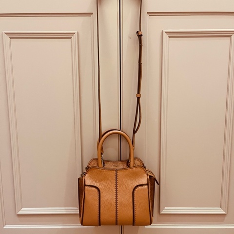 TOD’s Sella 斜背包《100%保證正品》