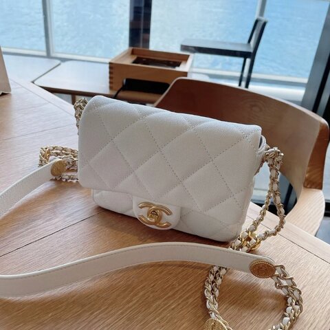 Chanel 白色魚子醬方胖子 金幣
