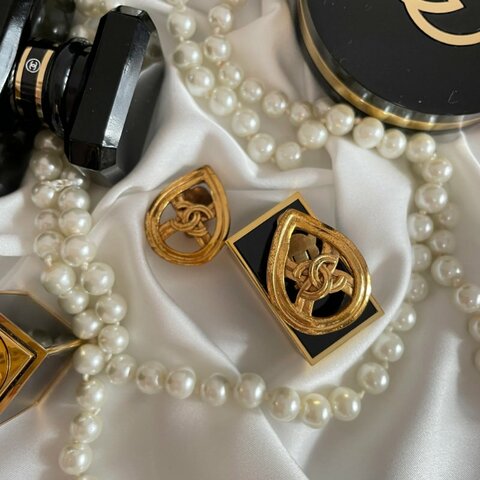 Chanel Vintage 中古品 金色水滴形 CC Logo 耳夾 1996