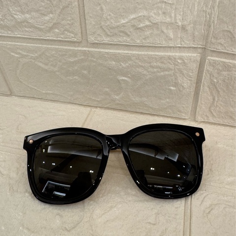 Balenciaga黑+米墨鏡🕶️
