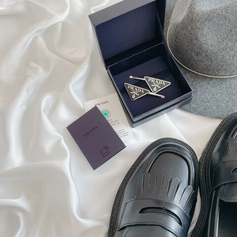 Prada 三角牌髮夾 黑色一對連盒子 [單隻右邊無盒]