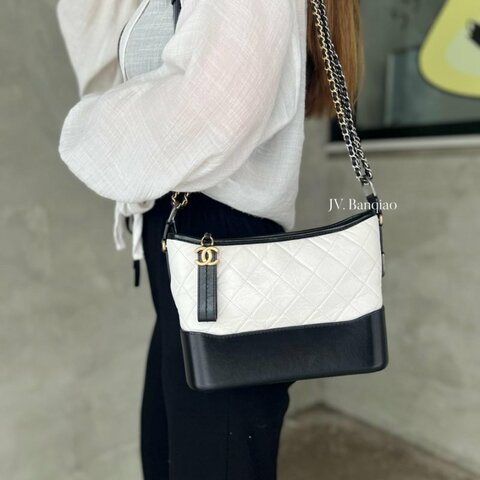 CHANEL黑白拚色復刻牛皮新中號流浪包AS1521