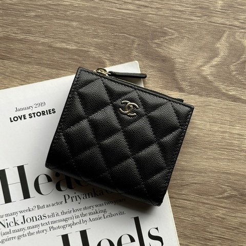‎˗ˏˋ 實用派高材生 º· 𓈒꙳ ‎˖ Chanel AP3388 閒置未使用 黑色荔枝牛皮金釦 對開短夾