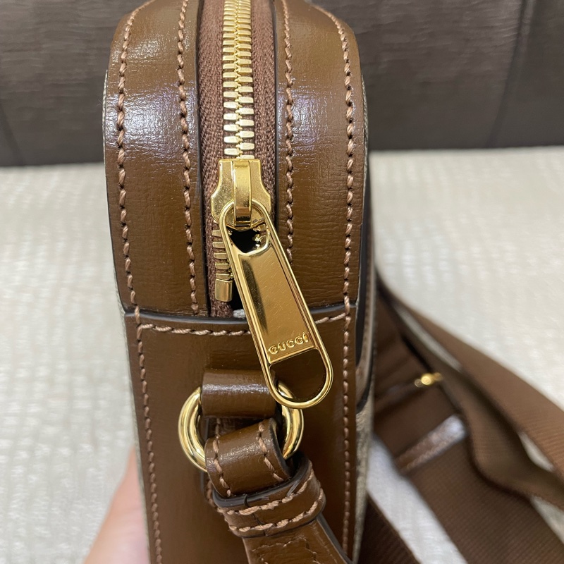Gucci PVC咖牛皮金釦前磁吸口袋斜背包-6