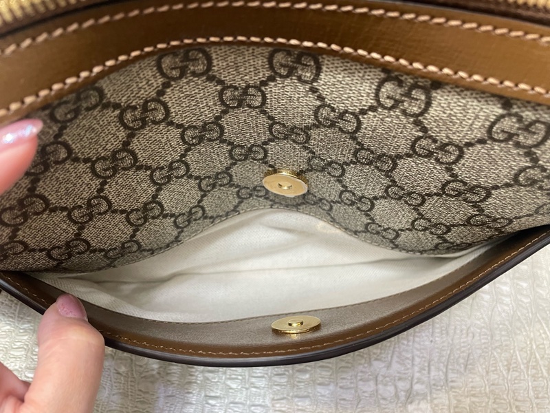 Gucci PVC咖牛皮金釦前磁吸口袋斜背包-8