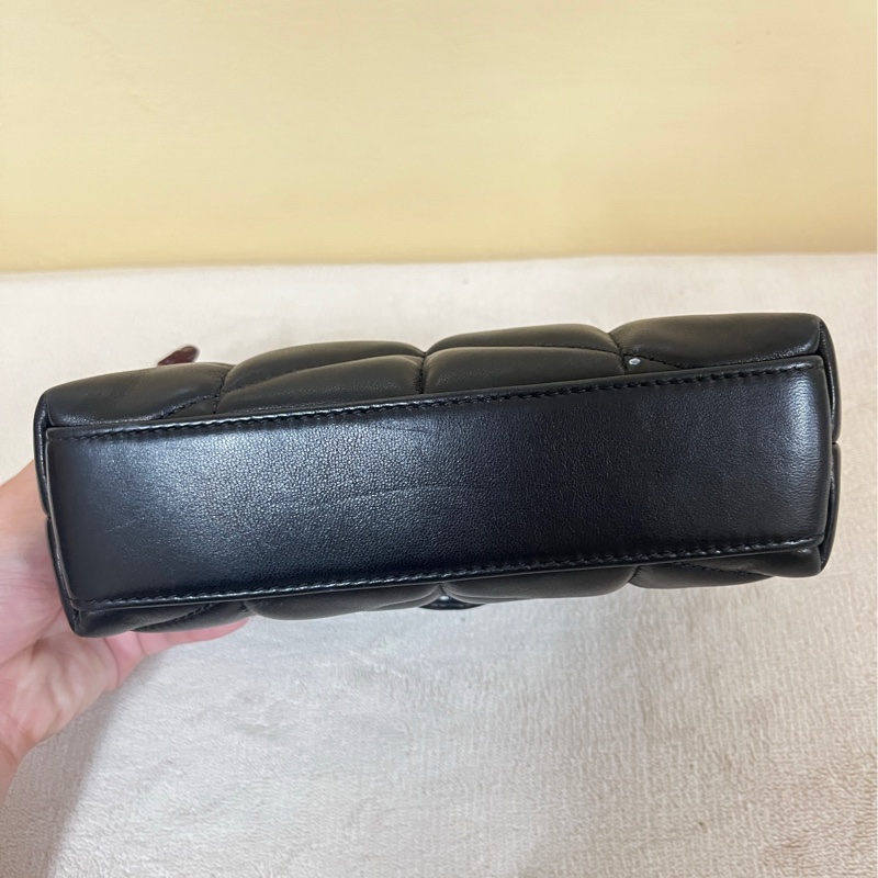 【YSL 聖羅蘭】 YSL LOULOU Puffer Small-黑x銀扣 羊皮-2