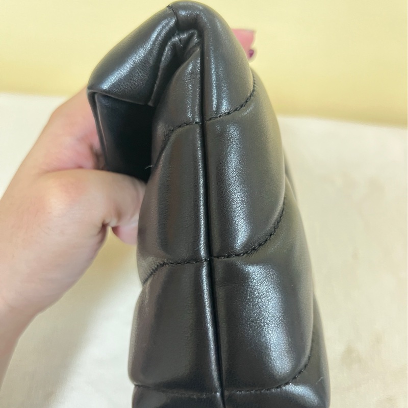 【YSL 聖羅蘭】 YSL LOULOU Puffer Small-黑x銀扣 羊皮-4