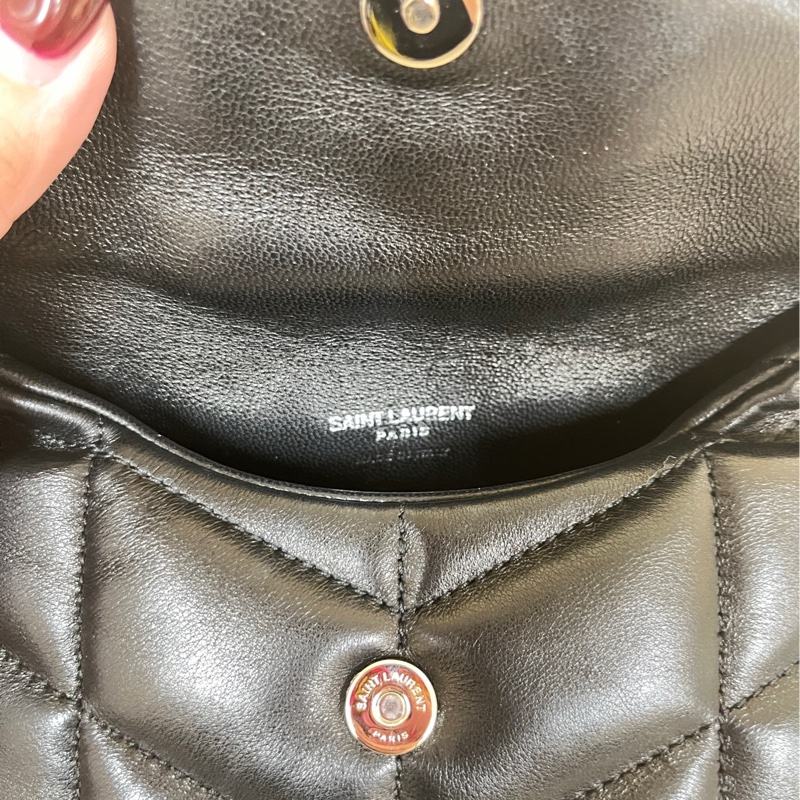 【YSL 聖羅蘭】 YSL LOULOU Puffer Small-黑x銀扣 羊皮-9