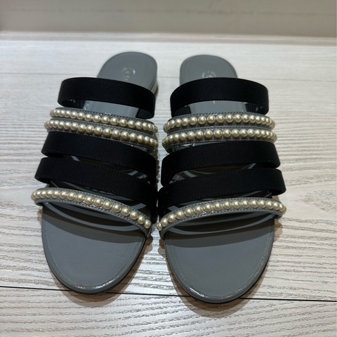 Chanel 珍珠平底涼鞋