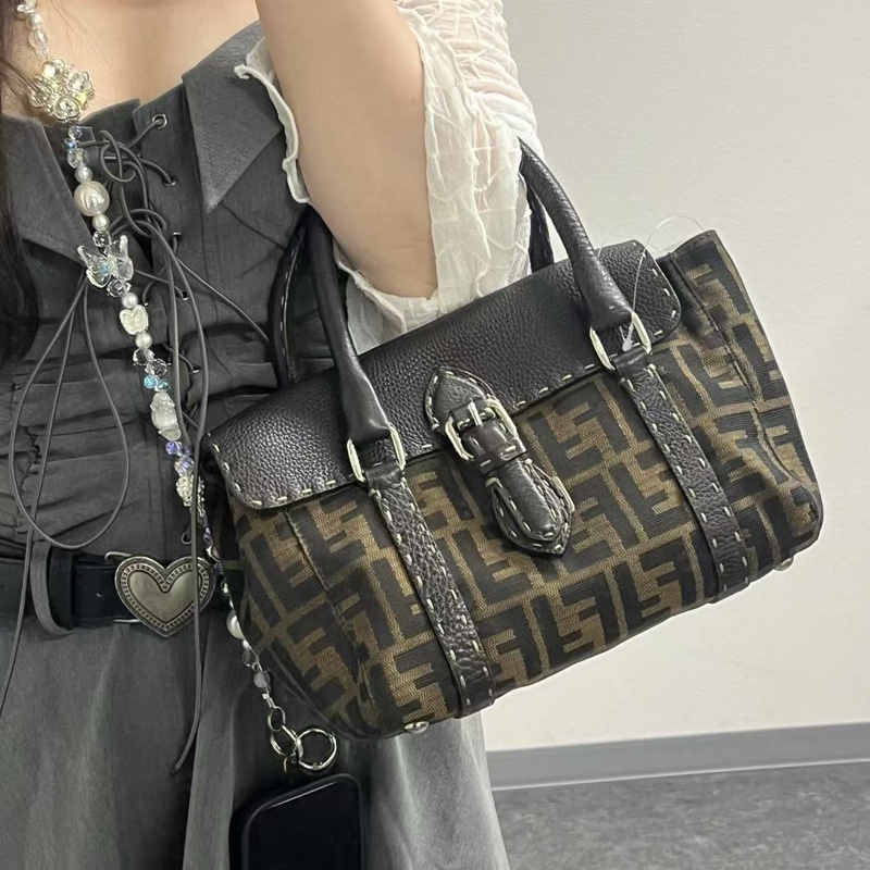 「JL精品代購」Fendi帆布拼皮外縫線手提小包-1