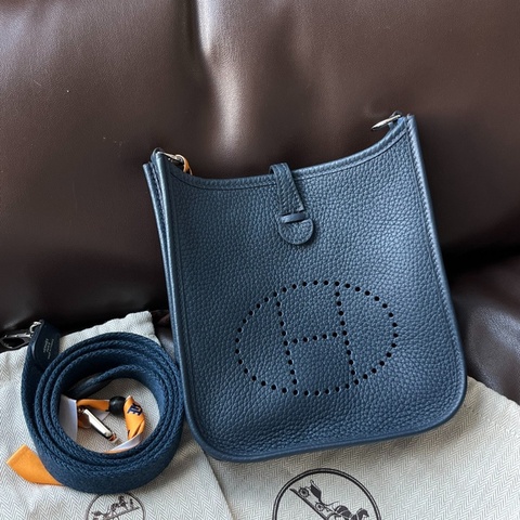 HERMES/愛馬仕 B 刻 mini Evelyne16伊芙琳 藍色 銀扣肩背包