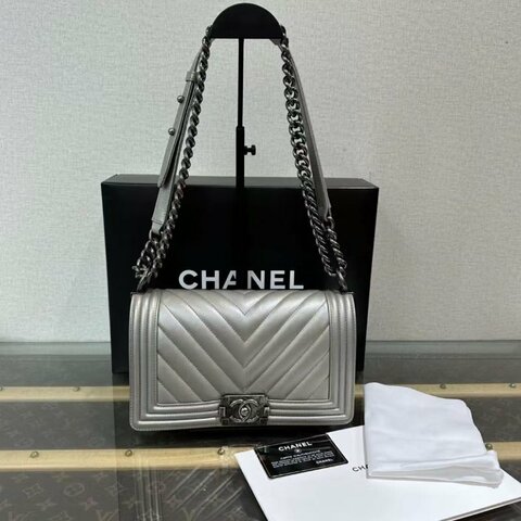 ✨CHANEL leboy銀扣V紋中號鍊條包25*14*7  98新配件塵袋保卡