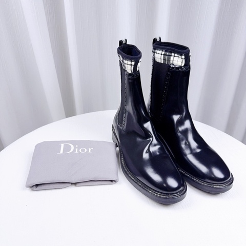 閒置【Dior】黑色馬丁靴格紋拼皮設計，鞋底星星圖案，時尚百搭，36碼