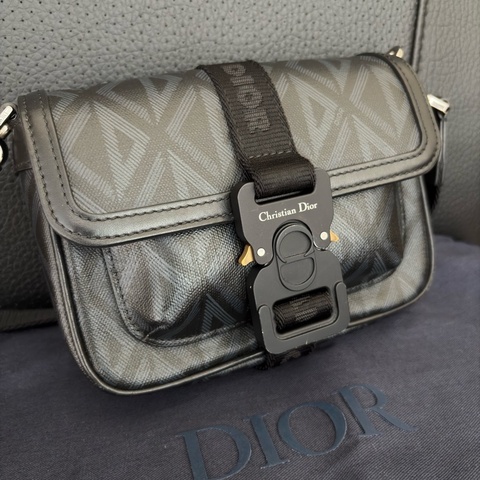 DIOR男包 hit the road mini黑色（配件完整）