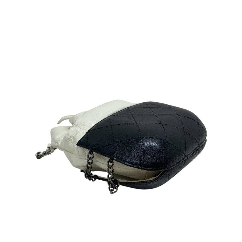 CHANEL Gabrielle 流浪包 黑白拼色 金銀扣 Calfskin 貝殼鏈條斜背包 （二手）M2952-7