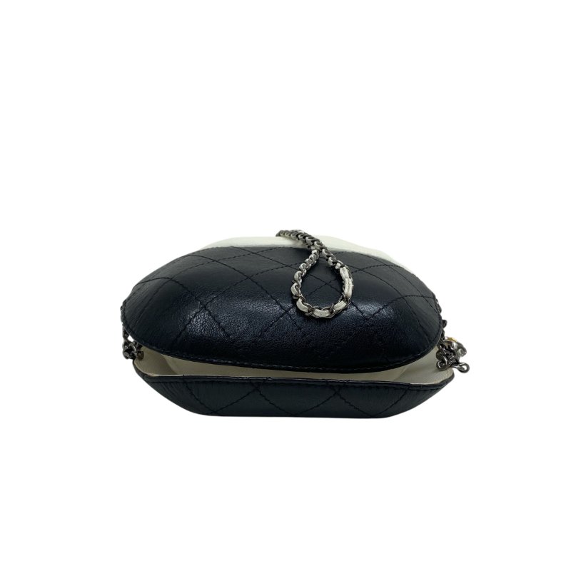 CHANEL Gabrielle 流浪包 黑白拼色 金銀扣 Calfskin 貝殼鏈條斜背包 （二手）M2952-11