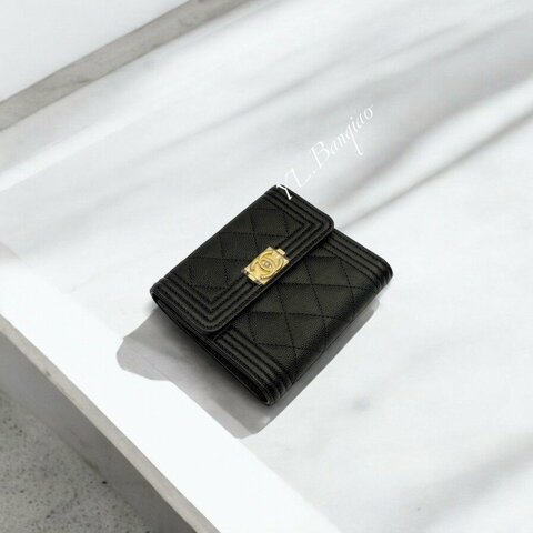 CHANEL 黑荔枝皮金釦BOY三折短夾