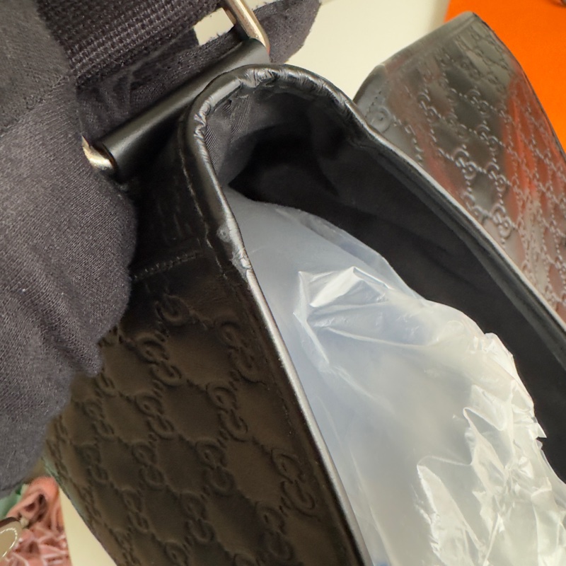 GUCCI 牛皮郵差包（二手）-14