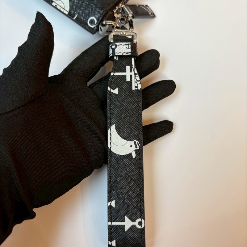 Prada 黑皮白鳥圖手拿包-3
