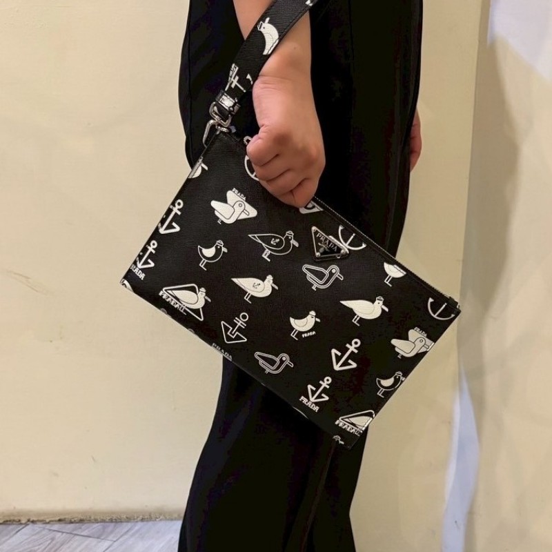 Prada 黑皮白鳥圖手拿包-6