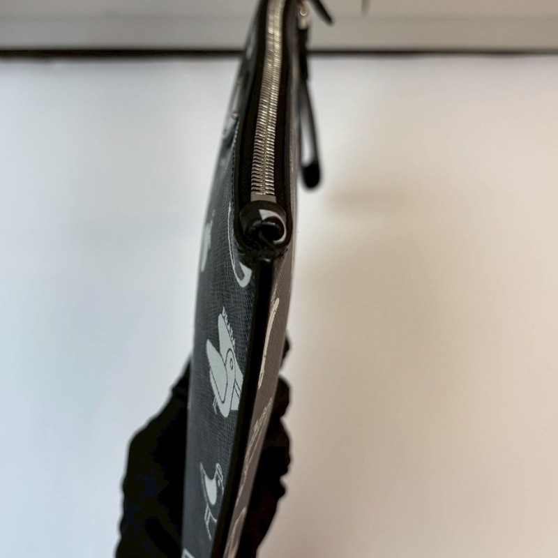 Prada 黑皮白鳥圖手拿包-7