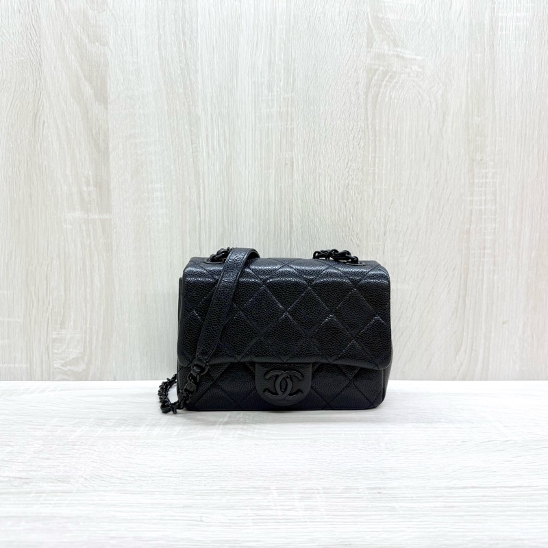 CHANEL黑色荔枝皮so black季節款方胖AS1784-0