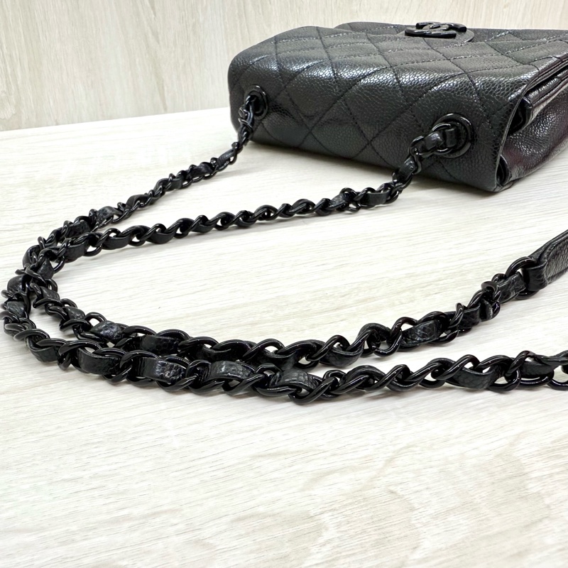 CHANEL黑色荔枝皮so black季節款方胖AS1784-11