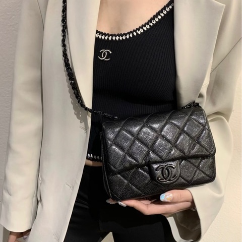 CHANEL黑色荔枝皮so black季節款方胖AS1784