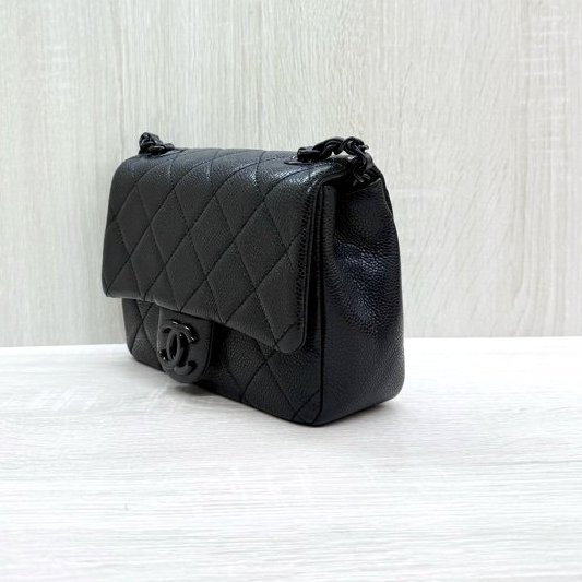 CHANEL黑色荔枝皮so black季節款方胖AS1784-3