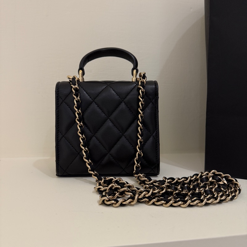 CHANEL 菱格紋提把小廢包-9