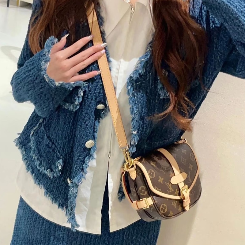 LV SaumurBB🍊雙子星-兩用肩背包-側背包🤎🤎芯片款-1