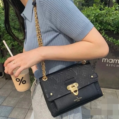 #近新閒置 #櫃上12萬 Lv vavin bb黑金全皮壓紋鏈條斜挎包