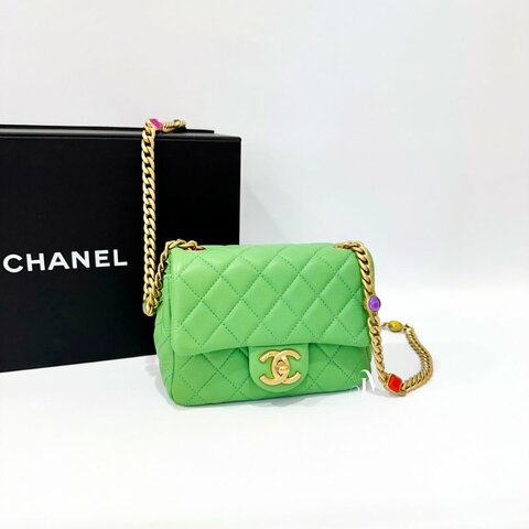 CHANEL 綠色羊皮金釦寶石鏈方胖子
