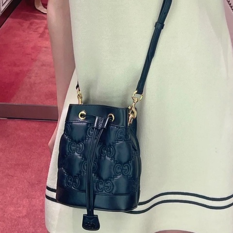 Gucci 新款水桶包 配件齊全