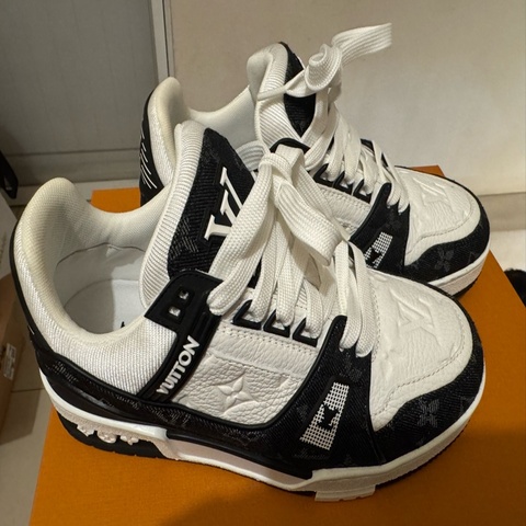 Louis Vuitton trainer運動鞋女生
