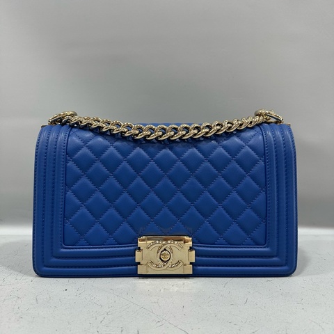Chanel A67086 閃電藍羊皮 淡金釦斜背包 boy25