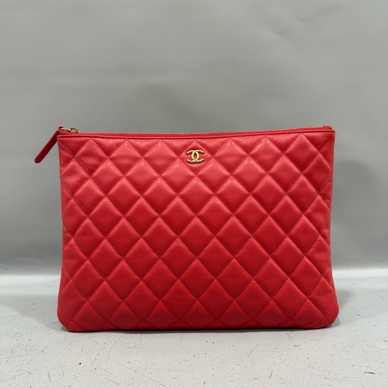 chanel A82045 蜜桃色羊皮金釦 手拿包-1