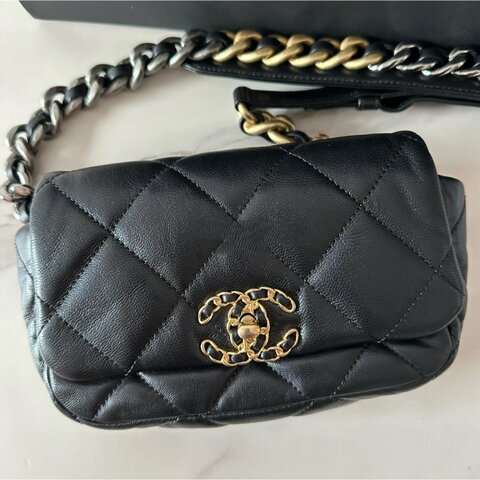 Chanel香奈兒19山羊皮黑色金扣皮穿鍊CC腰包/ 胸包/ 肩背包