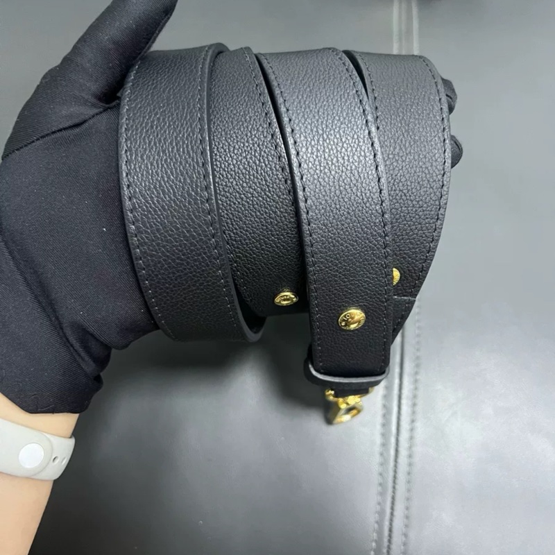 #櫃上10萬+ #99新閒置 Lv bucket黑金荔枝牛皮水桶斜挎包-5
