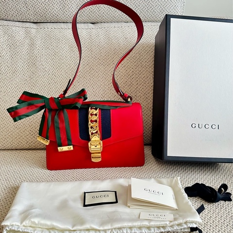 ~~Gucci Sylvie 紅色 緞帶肩背/斜背/手提包 中號~~