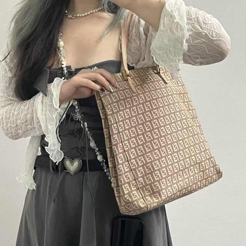 「JL精品代購」 9新 Fendi橘粉色帆布手提豎版托特包-2