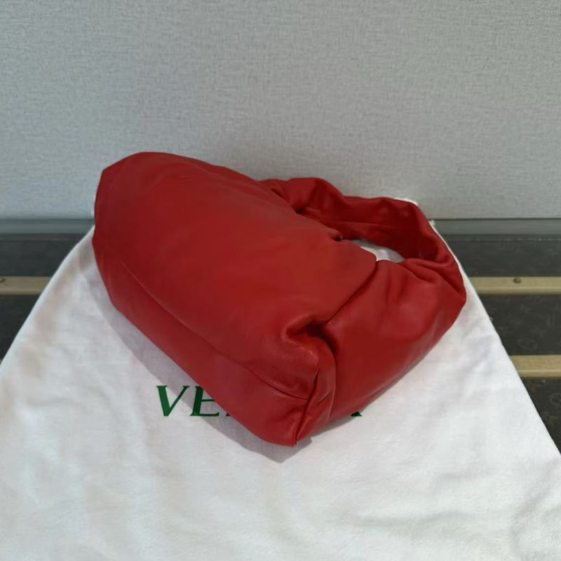 BV紅色全皮雲朵腋下牛角手提包 38*22*10 全新閒置配件塵袋-2