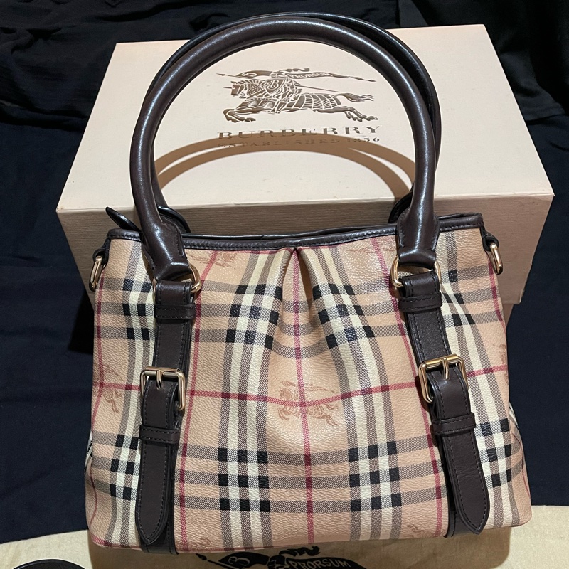 Berberry經典格紋手提肩背側背包-5