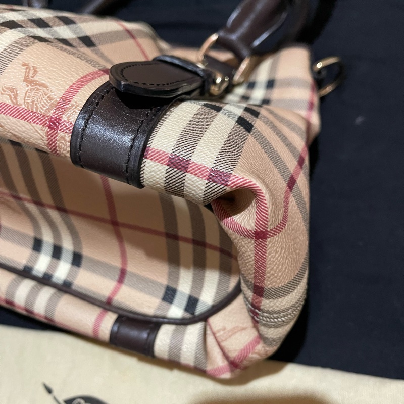 Berberry經典格紋手提肩背側背包-9