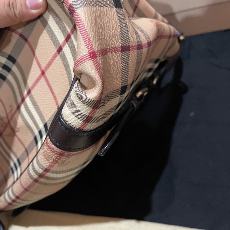 Berberry經典格紋手提肩背側背包-10