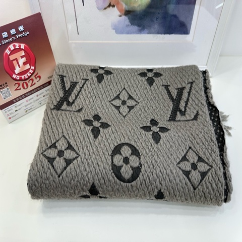 LV 灰色羊毛圍巾🧣 老花 logo路易威登 雙面围巾，多重搭配,性價比超高 尺寸：長155 寬30