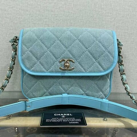 CHANEL 牛仔金扣肩背斜背郵差包21*17*7 98新配件保卡塵袋